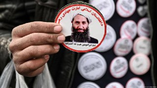 ↩️🖼 МУС выдал ордера на арест лидера террористического движения «Талибан» Хайба...
