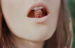 配图 / Sergey Neamoscou First Time Brushing Teeth Next to You When I say first...