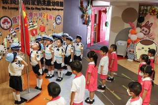 【香港回归祖国28周年】香港一所幼儿园举行庆祝香港回归祖国28周年升国旗仪式。7月1日，香港特区迎来回归祖国28周年和《香港国安法》实施5周年纪念日。香港特区行政长官李家超当天发表演讲回顾本届特区政府3年来取得的主要政绩，包括完成《基本法》第23条本地立法、创造超过2万个就业岗位、家庭收入中位数增长3000港元、公屋轮候时间从6.1年缩短至5.3年，香港世界竞争力排名上升至世界第三等。香港 GDP 过去9个季度保持连续增长，目前已突破3万亿港元。 source